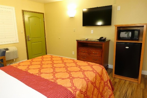 Tropic Lodge image 27