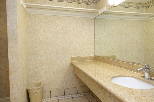 Tropic Lodge image 7